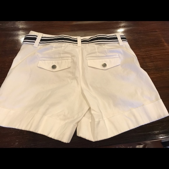 WHBM white shorts with belt, Sz 0 - Picture 2 of 3